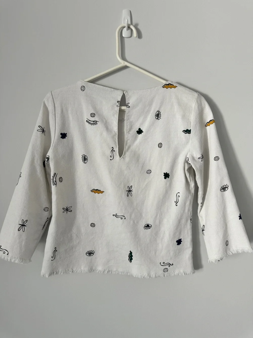 Zara White Embroidered Long Sleeve Top – Frayed Hem (Small) - Picture 3 of 8